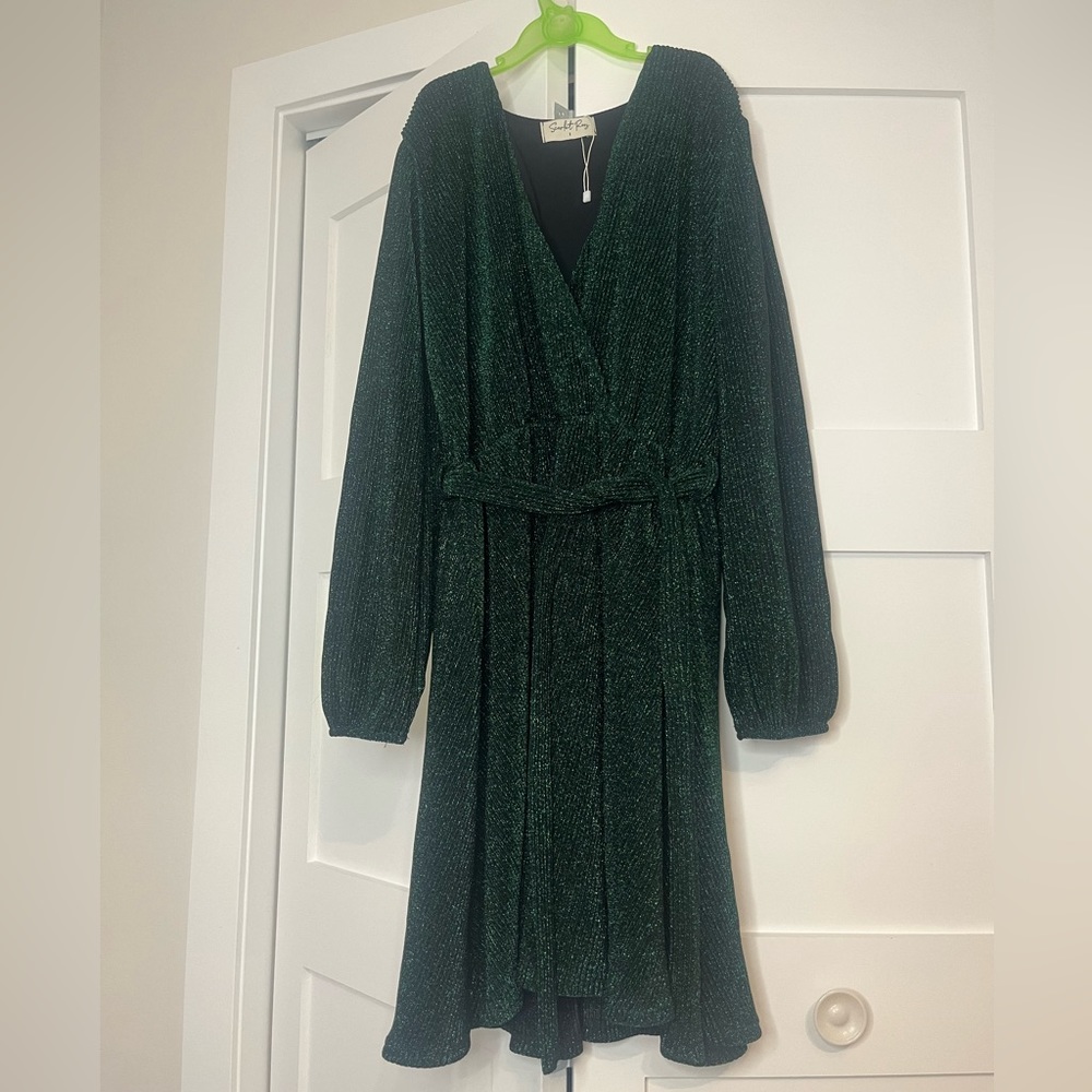 Hi, selling this elegant brilliant dress in size France 1 (XS-S)